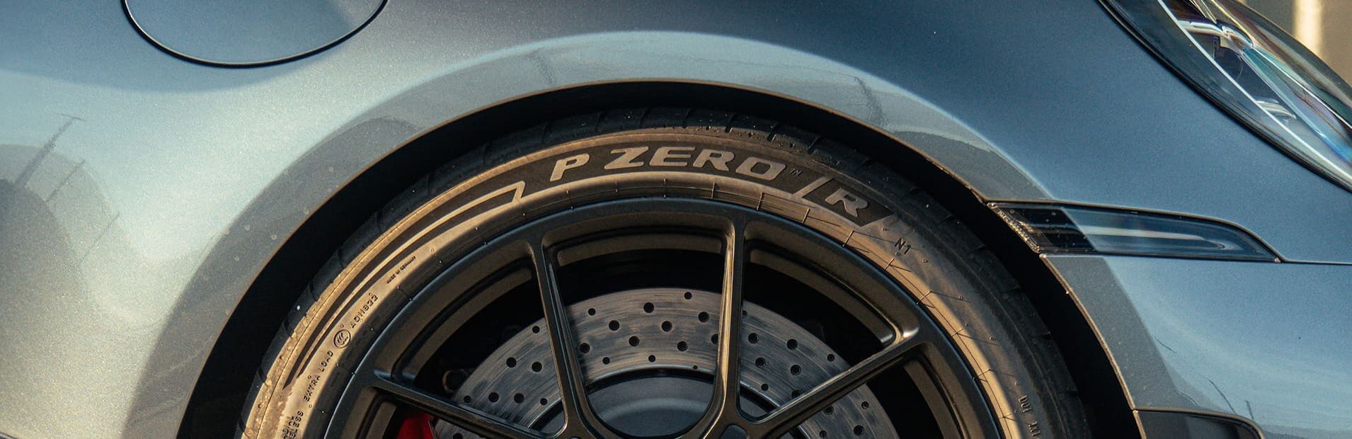 The new Pirelli P Zero R and P Zero Trofeo RS tyres equip the Porsche 911 GT3
